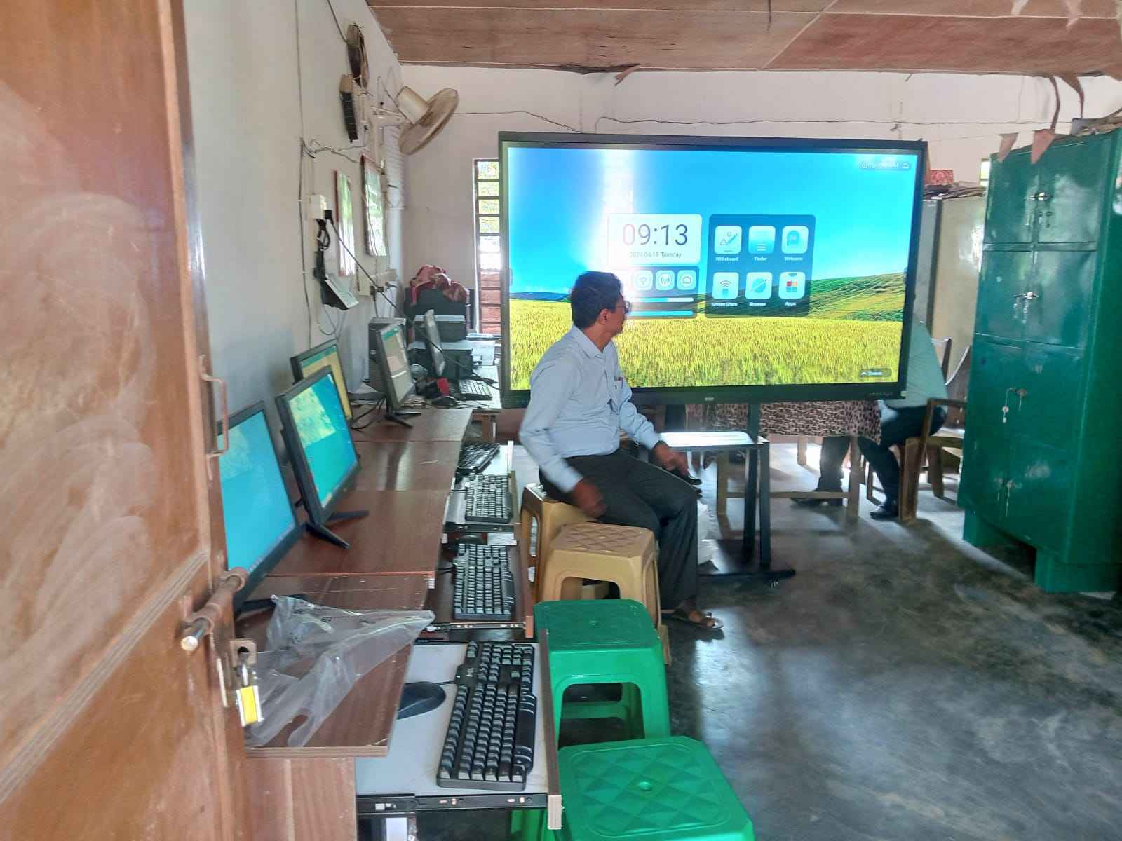 विद्यालयको तस्बीरहरू